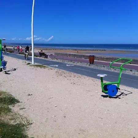 Flat 400 M From & Center *