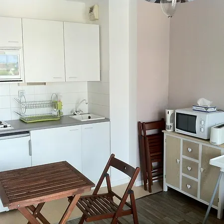 Flat 400 M From & Center 公寓 *