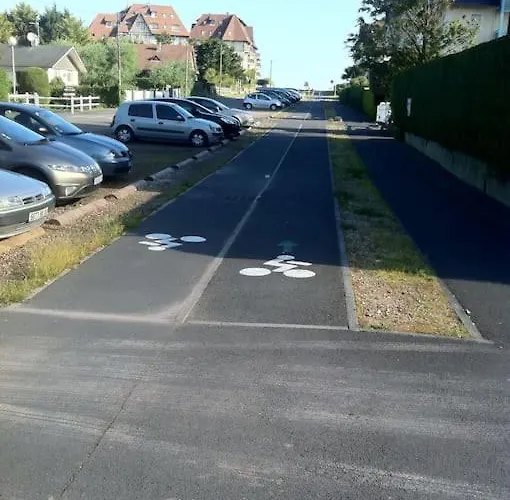 Flat 400 M From & Center Cabourg