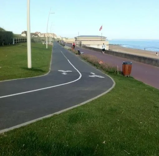 Flat 400 M From & Center Daire