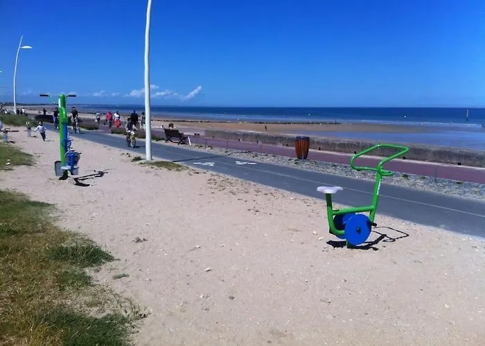 Flat 400 M From & Center *